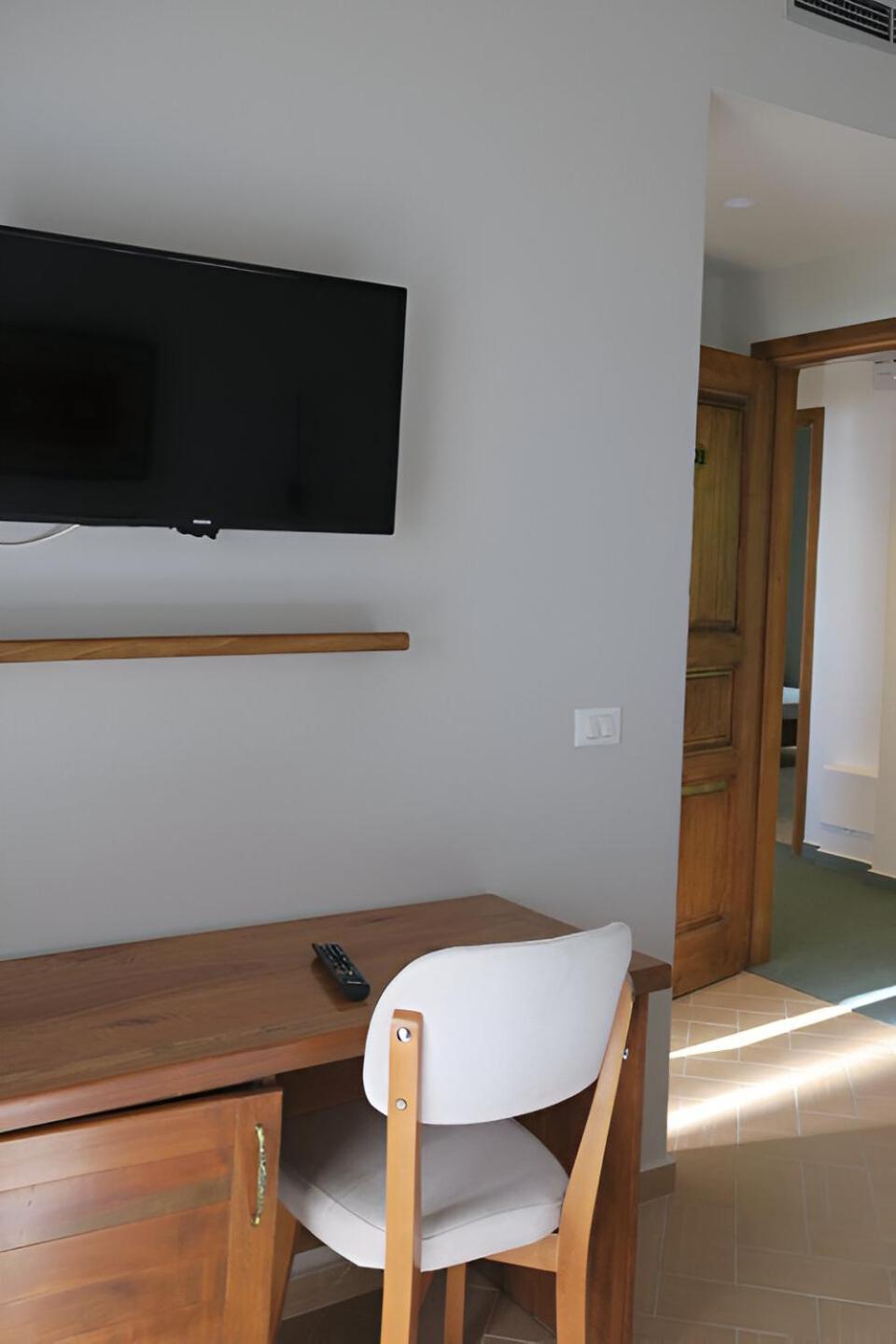 Doko Hotel Radhimë Eksteriør billede