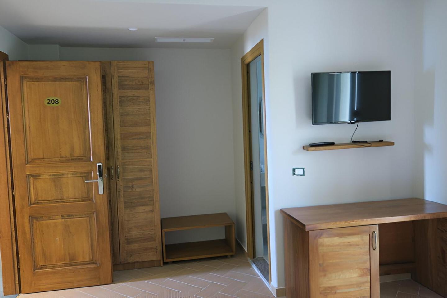 Doko Hotel Radhimë Eksteriør billede
