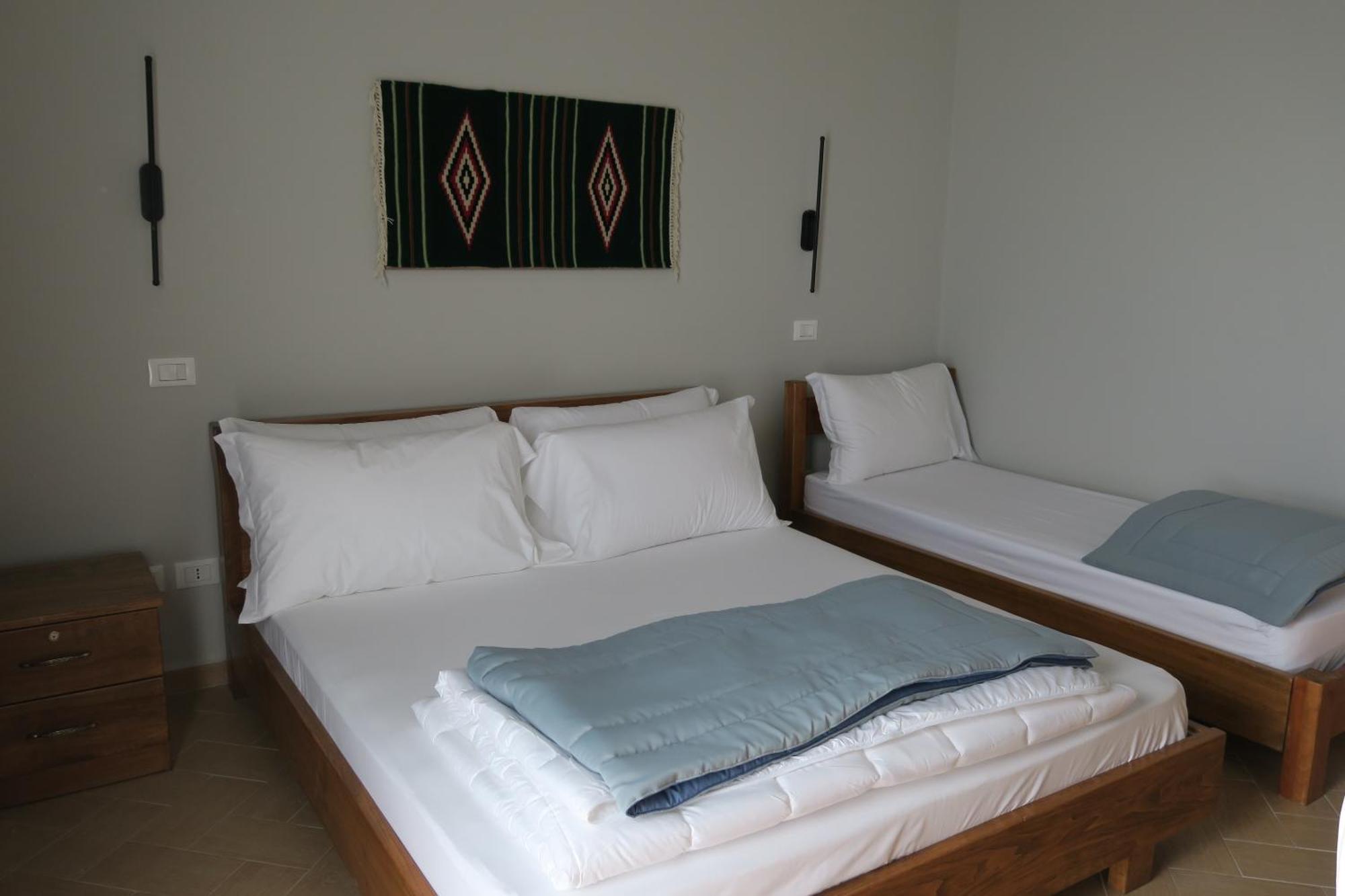 Doko Hotel Radhimë Eksteriør billede